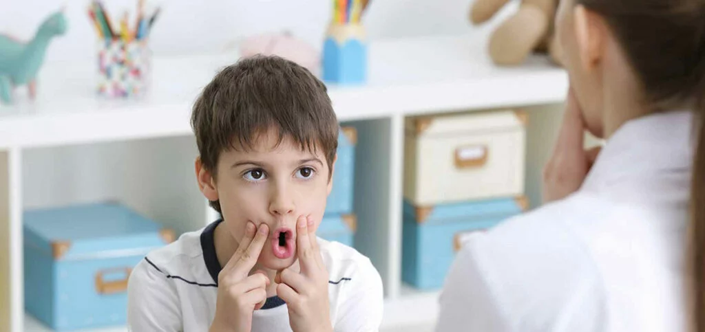 Disfunzione della Deglutizione nei Bambini: Terapia Miofunzionale per Correggere la Postura Linguale